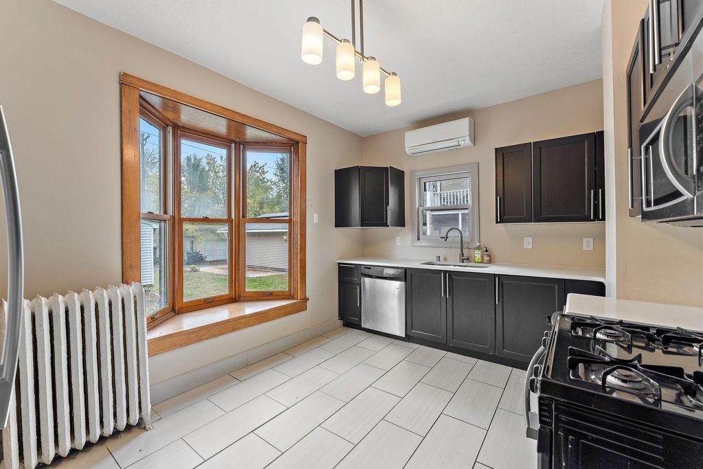 Photo of 882 Aurora Avenue, Saint Paul, MN 55104 (MLS # 7042118)