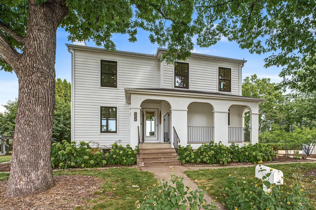 Photo of 225 Mount Hope Drive, Saint Paul, MN 55107 (MLS # 7111684)