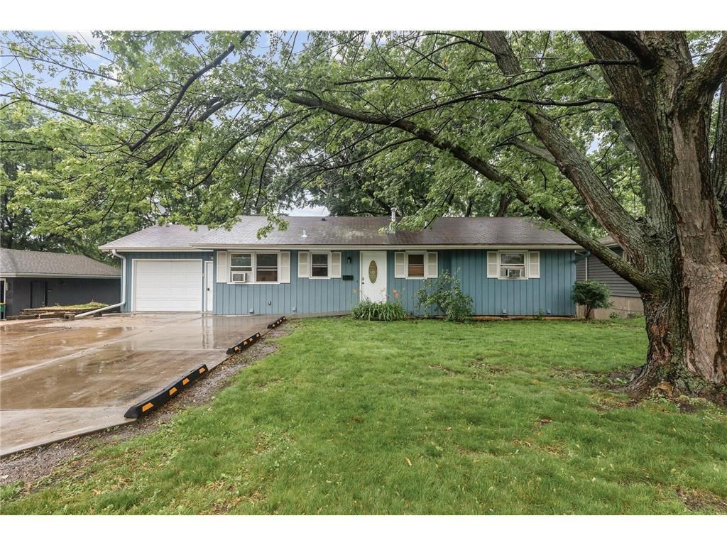 Photo of 3108 Virginia Avenue N, Crystal, MN 55427 (MLS # 7022830)