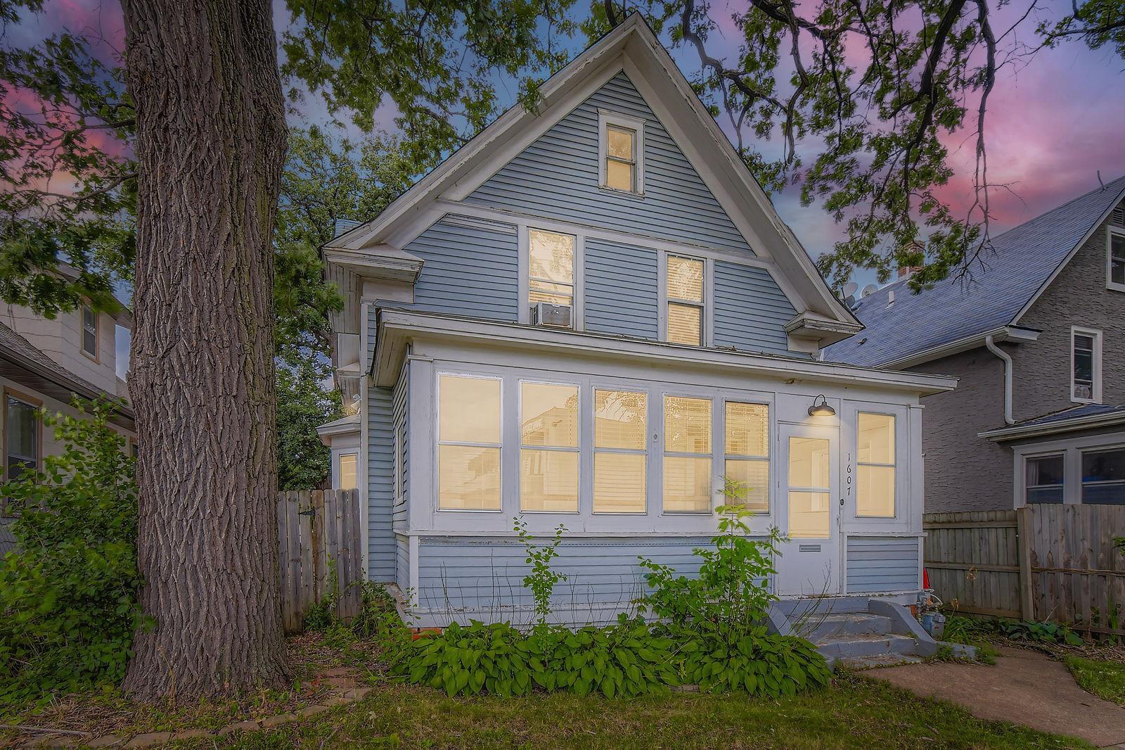 1607 7th Street W
