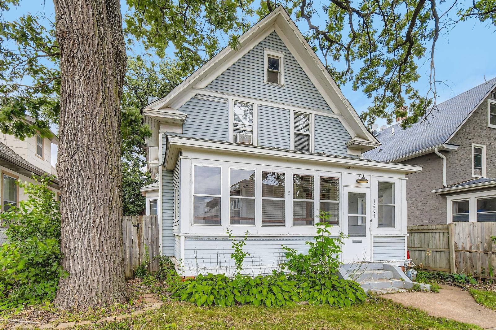 1607 7th Street W
