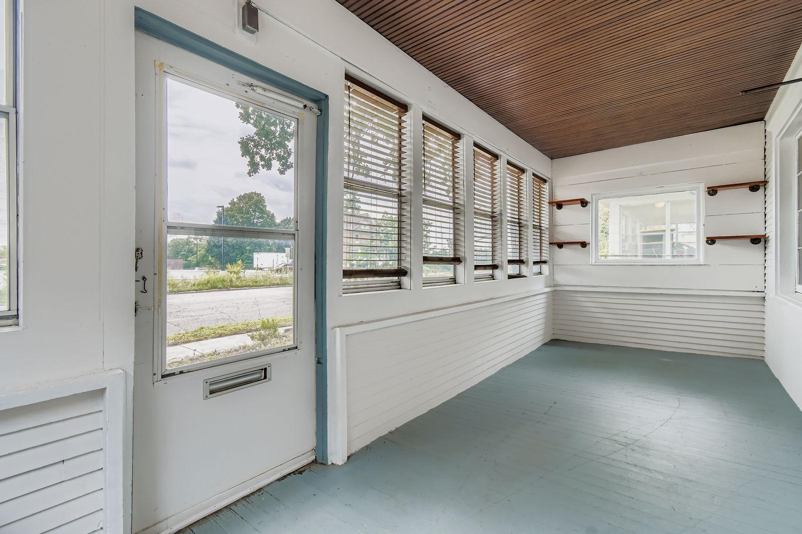 1607 7th Street W