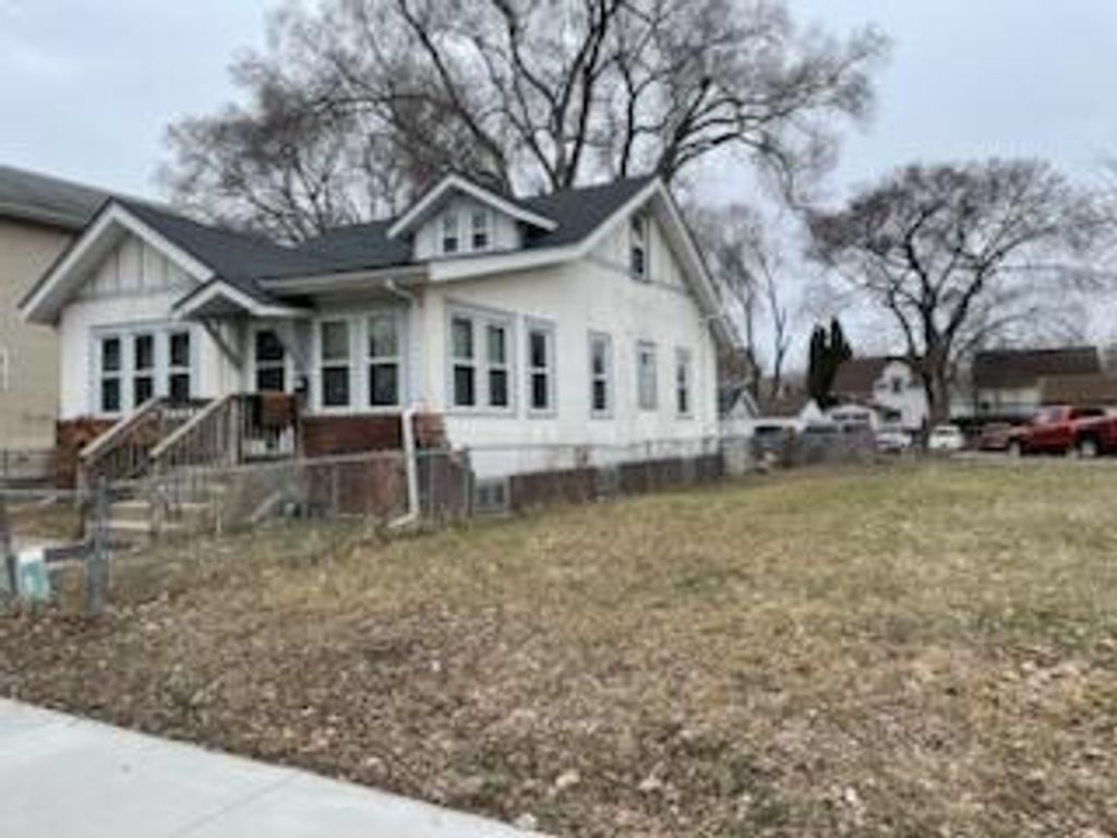 Photo of 1815 Queen Avenue N, Minneapolis, MN 55411 (MLS # 7037016)
