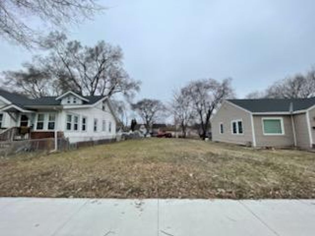 Photo of 1815 Queen Avenue N, Minneapolis, MN 55411 (MLS # 7037016)