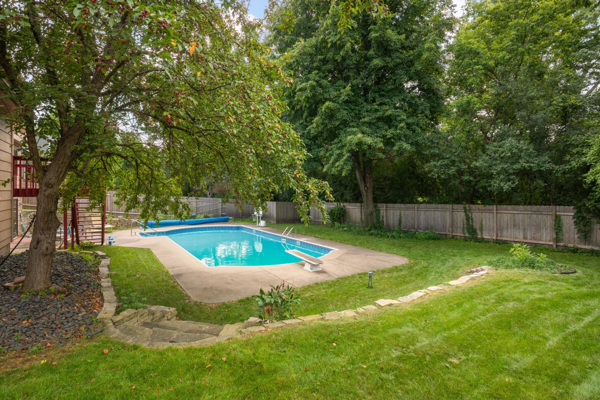1318 W Royal Oaks Drive