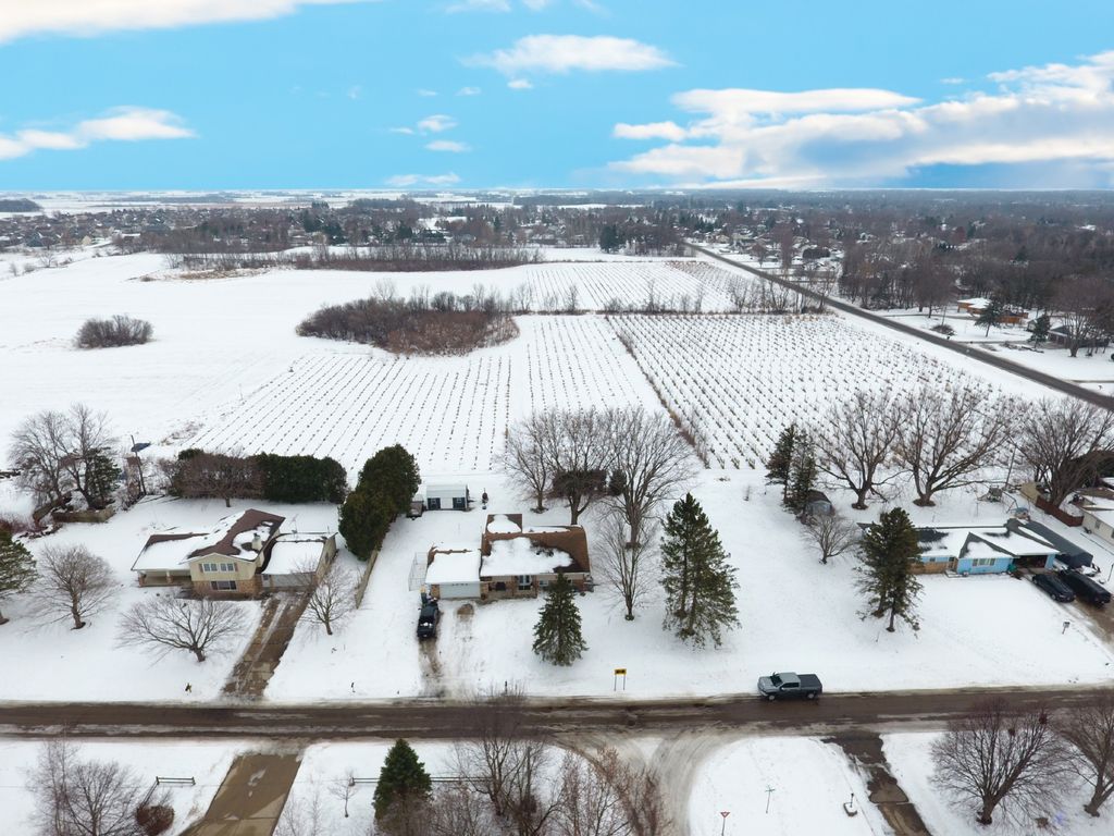 Photo of 2025 Edgewood Drive, Owatonna, MN 55060 (MLS # 7001187)