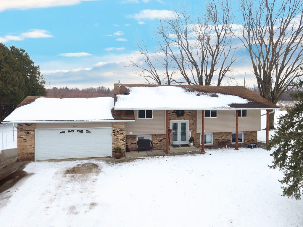 Photo of 2025 Edgewood Drive, Owatonna, MN 55060 (MLS # 7001187)