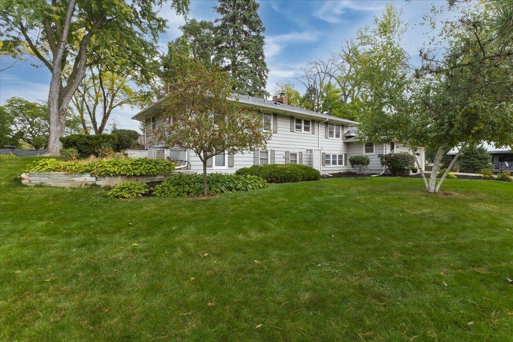 Photo of 36 Western Terrace, Golden Valley, MN 55426 (MLS # 7049681)