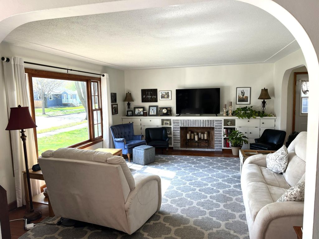 Photo of 864 Redwood Drive, Fairmont, MN 56031 (MLS # 7059923)