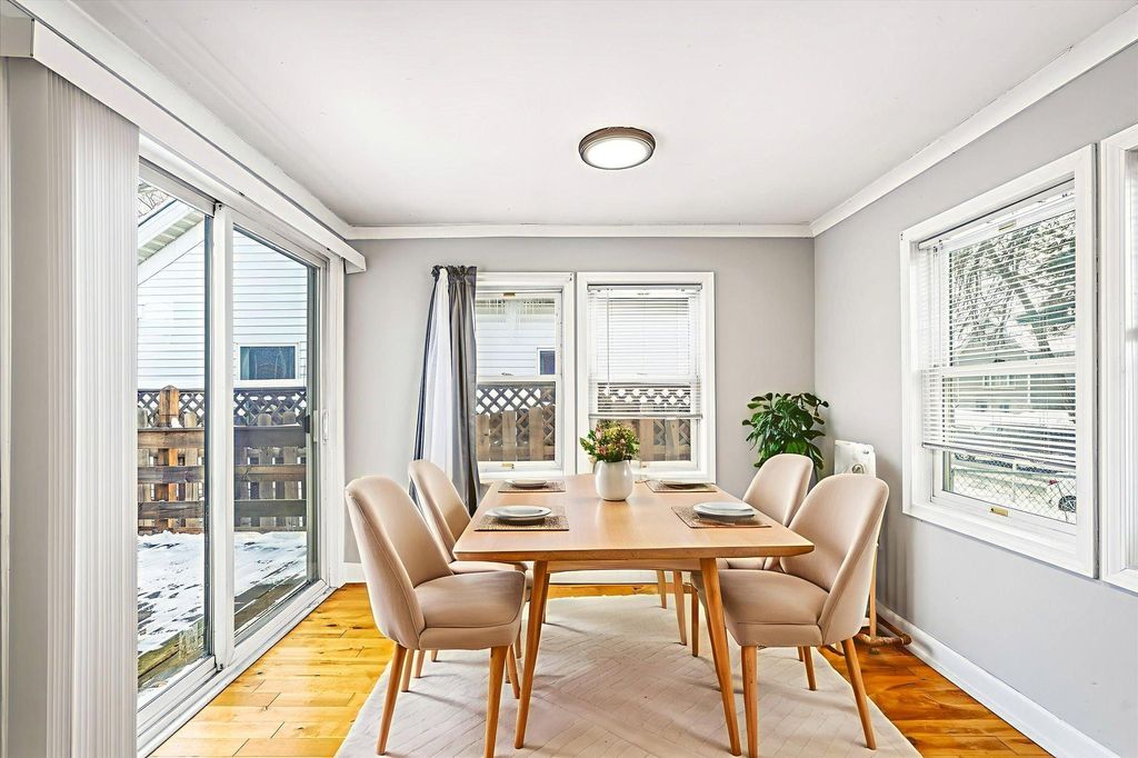 Photo of 829 Lawson Avenue E, Saint Paul, MN 55106 (MLS # 7002185)