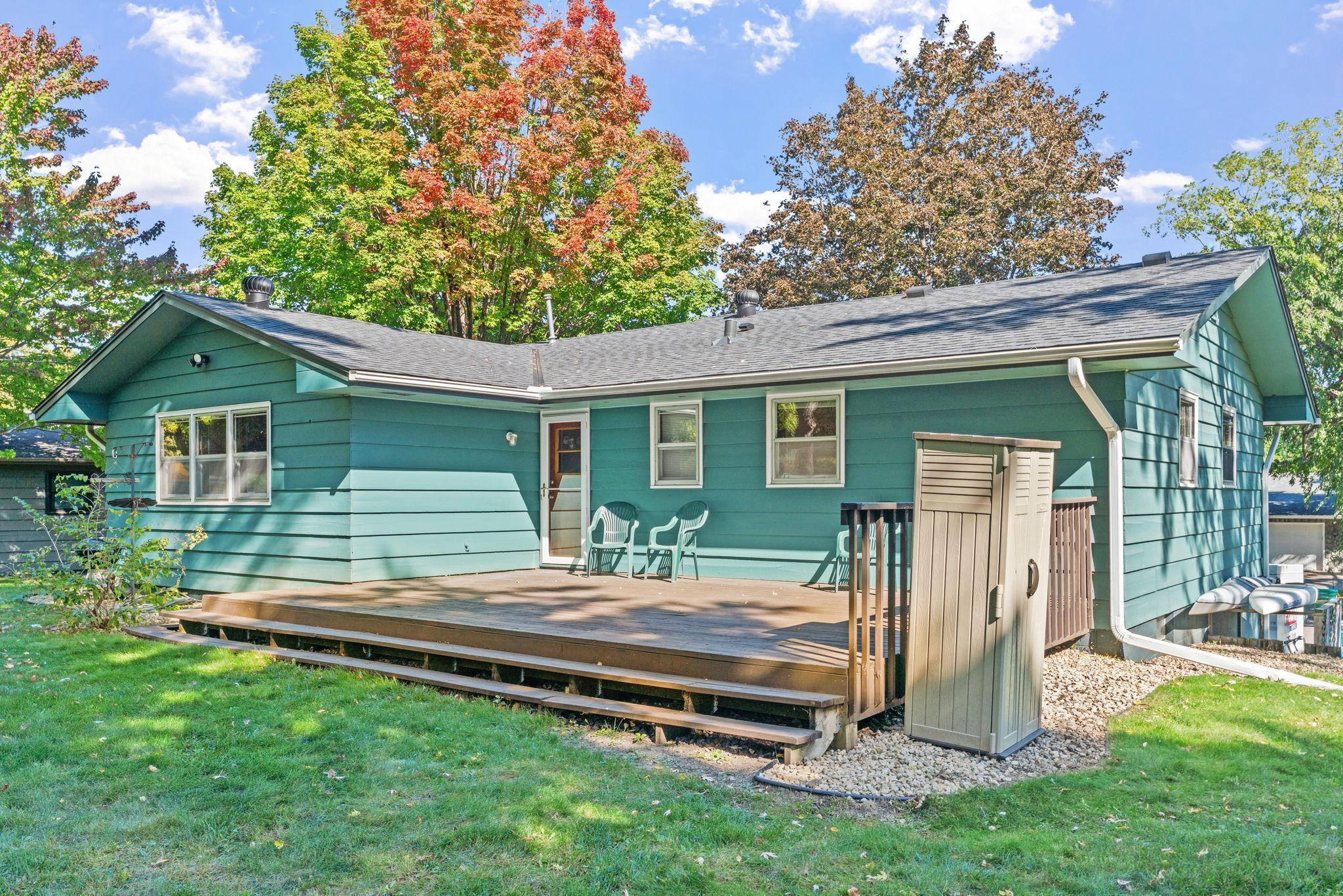 566 Fairfield Drive NW