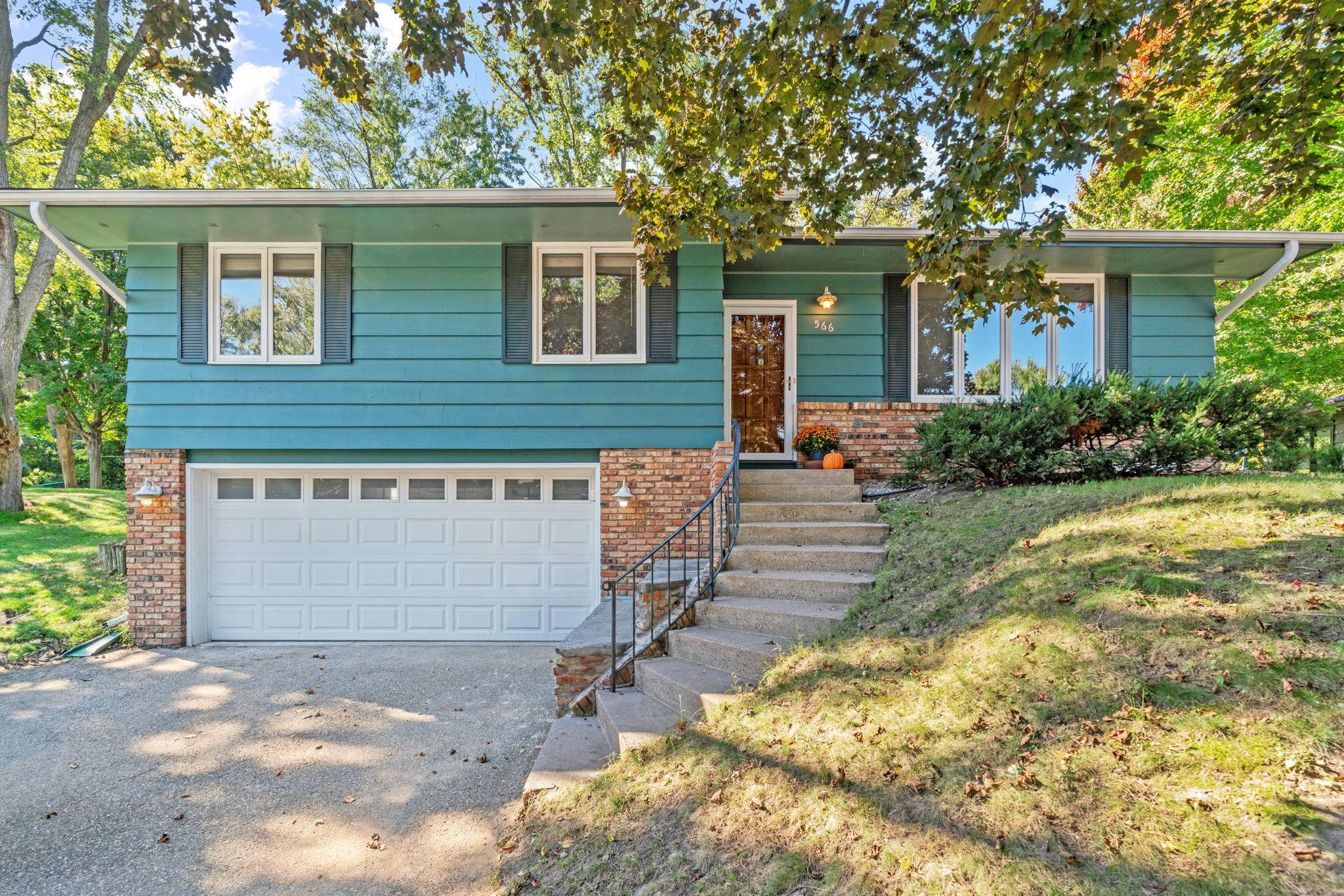 566 Fairfield Drive NW