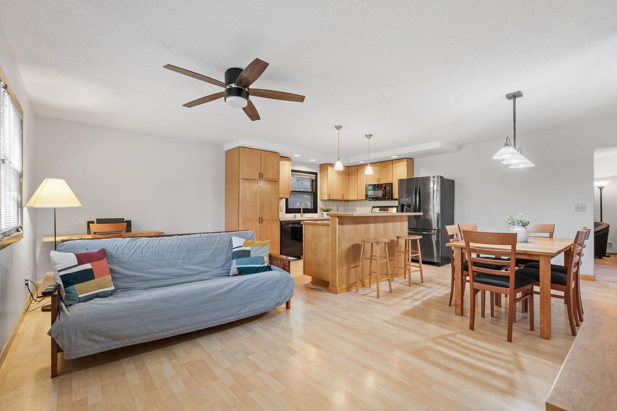 566 Fairfield Drive NW