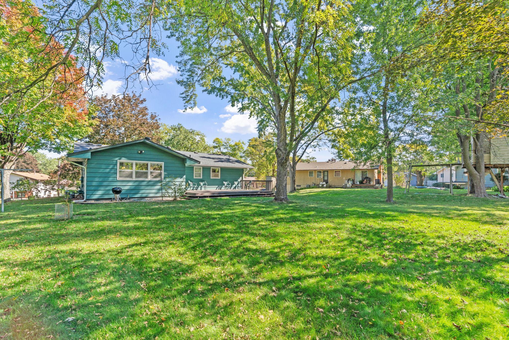 566 Fairfield Drive NW