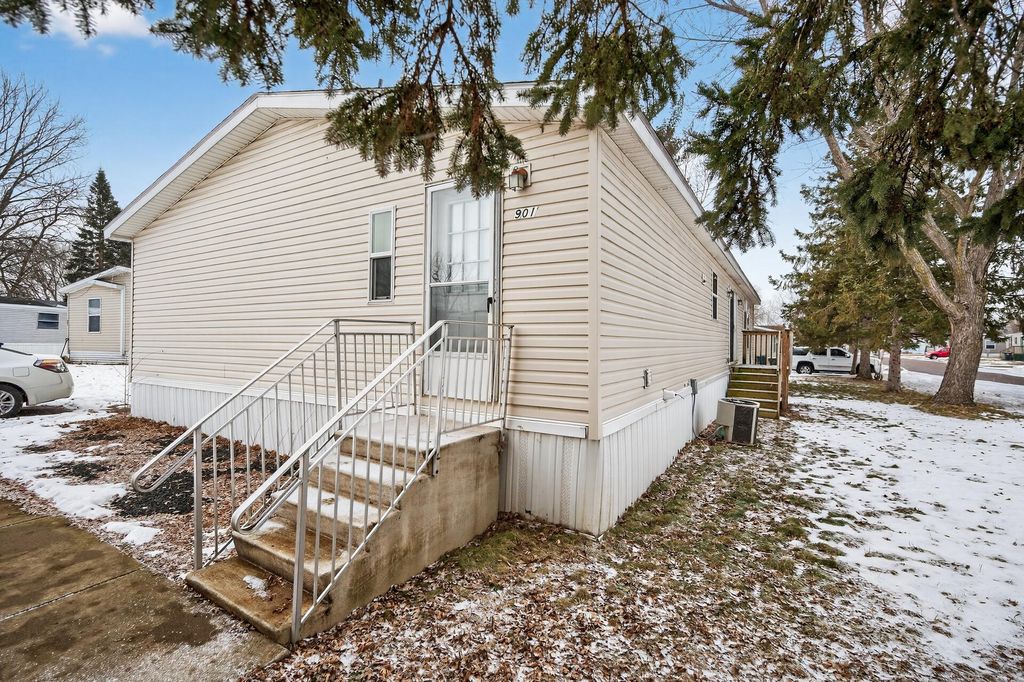 Photo of 901 Hamlet Circle, Lakeville, MN 55044 (MLS # 7008601)