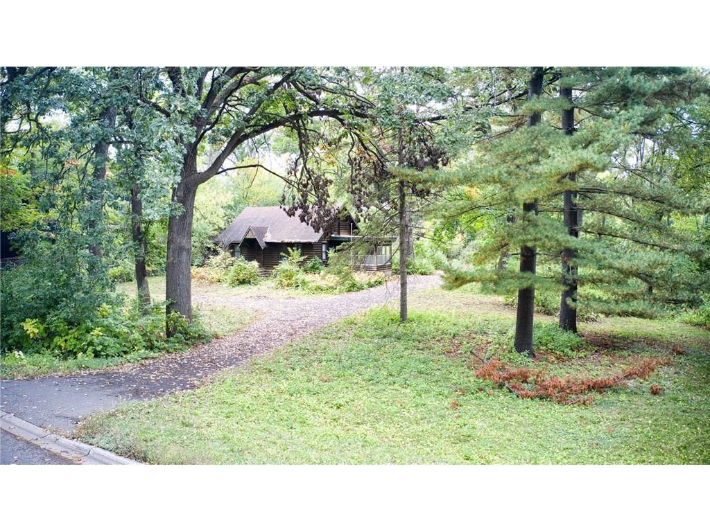 Photo of 11300 Park Ridge Drive W, Hopkins, MN 55305 (MLS # 7001184)