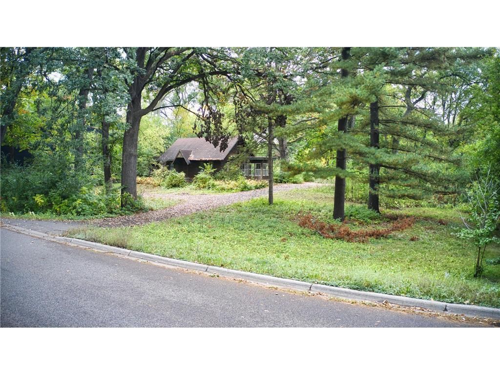 Photo of 11300 Park Ridge Drive W, Hopkins, MN 55305 (MLS # 7001184)