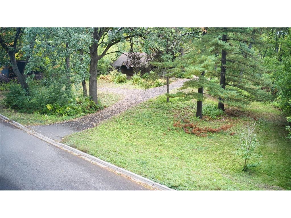 Photo of 11300 Park Ridge Drive W, Hopkins, MN 55305 (MLS # 7001184)