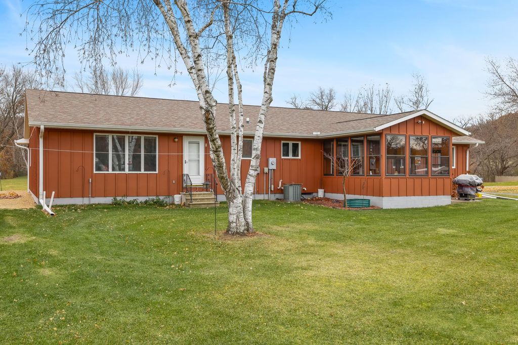 Photo of 1600 West Lane, La Crescent, MN 55947 (MLS # 7021253)