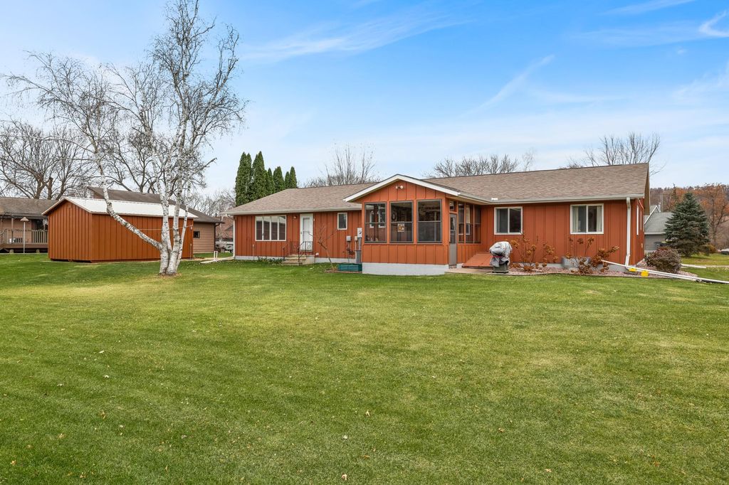Photo of 1600 West Lane, La Crescent, MN 55947 (MLS # 7021253)