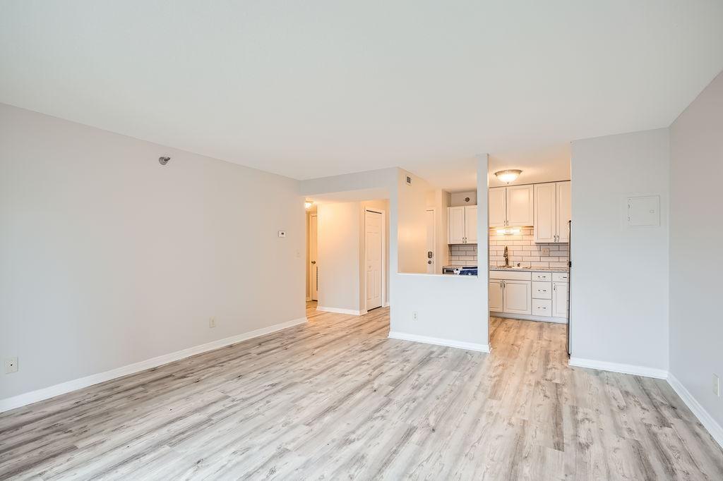 66 9th Street E 1305