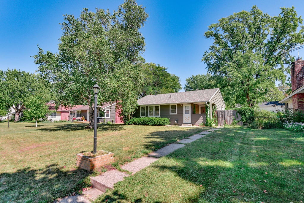 Photo of 5837 Russell Avenue S, Minneapolis, MN 55410 (MLS # 7137421)