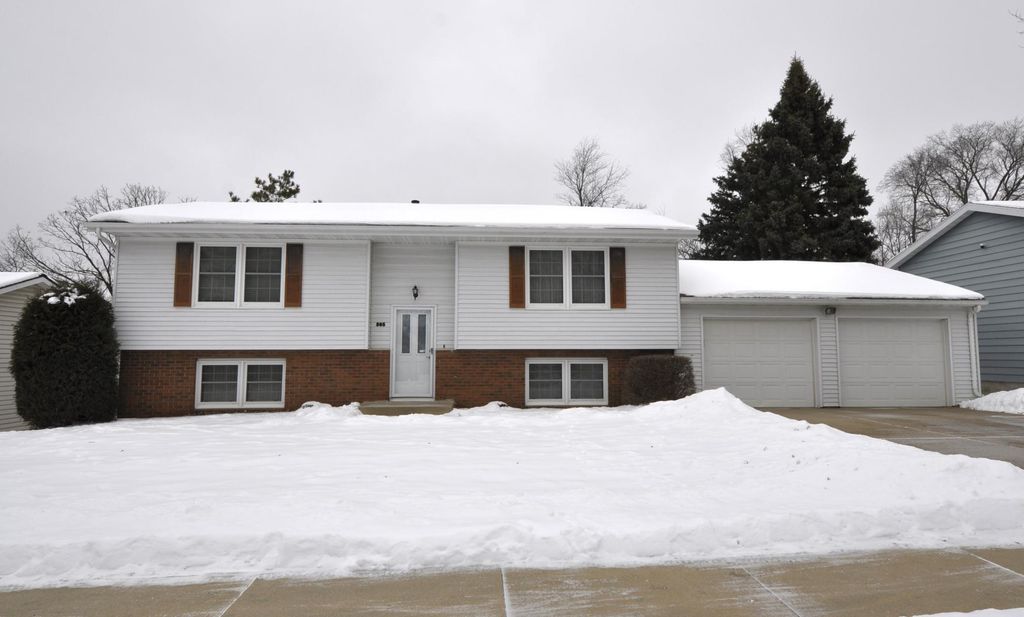 Photo of 805 36th Street SW, Rochester, MN 55902 (MLS # 6824341)