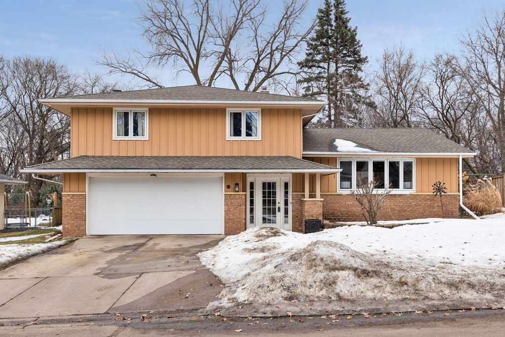 Photo of 12 Imperial Drive W, West Saint Paul, MN 55118 (MLS # 7015748)