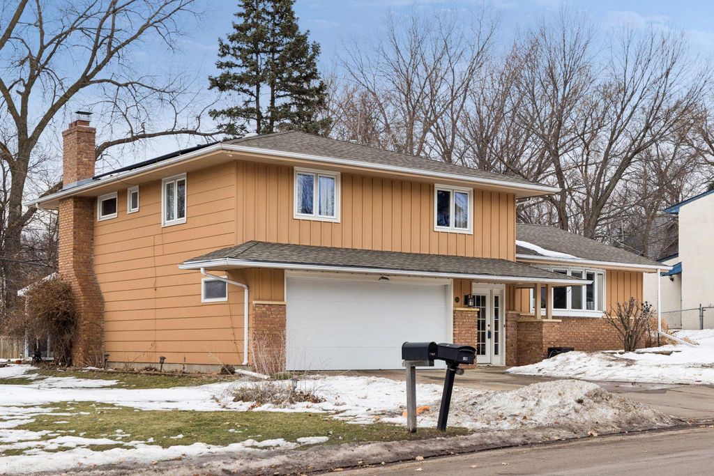 Photo of 12 Imperial Drive W, West Saint Paul, MN 55118 (MLS # 7015748)