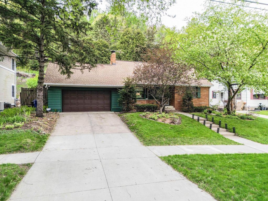 Photo of 885 Old Lexington Avenue, Saint Paul, MN 55116 (MLS # 7064964)