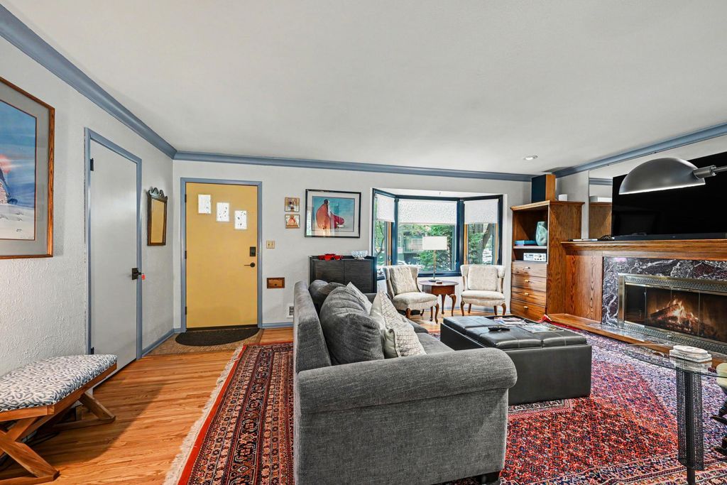 Photo of 885 Old Lexington Avenue, Saint Paul, MN 55116 (MLS # 7064964)