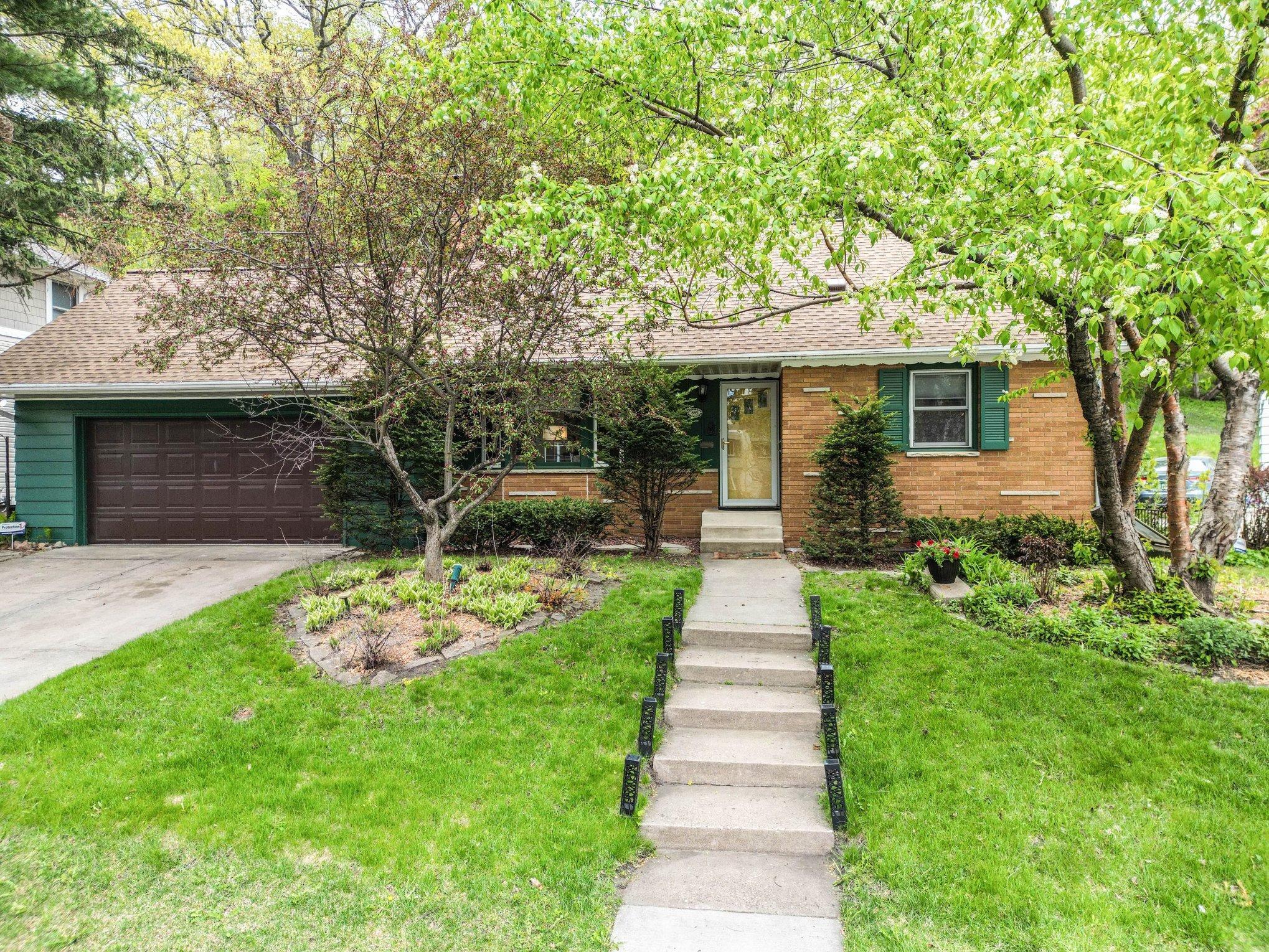 885 Old Lexington Avenue