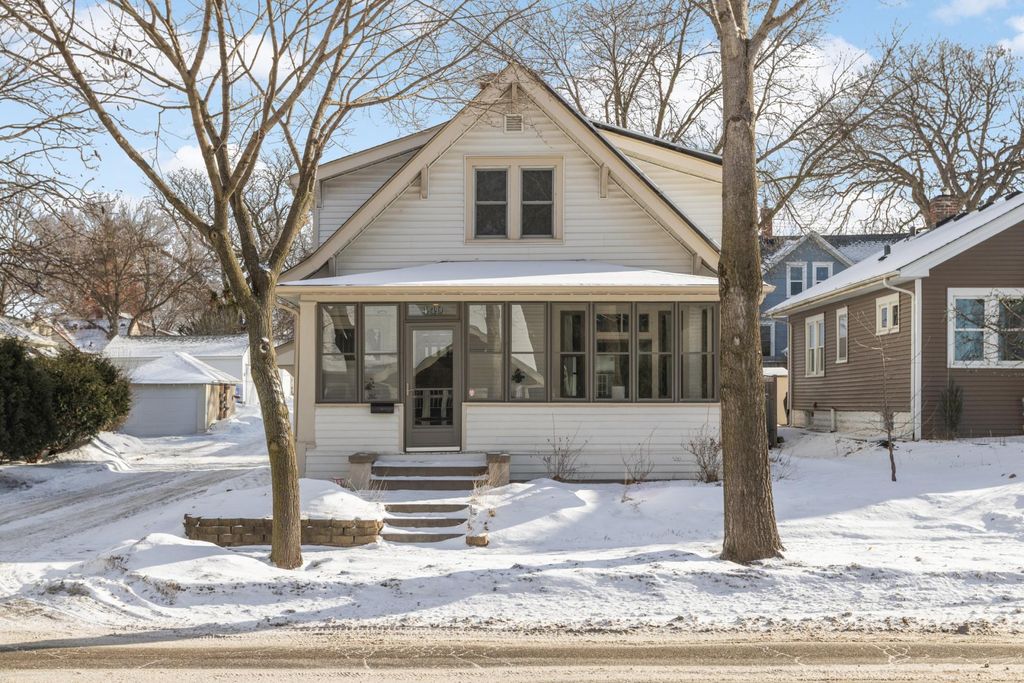 Photo of 440 Hamline Avenue S, Saint Paul, MN 55105 (MLS # 7009291)