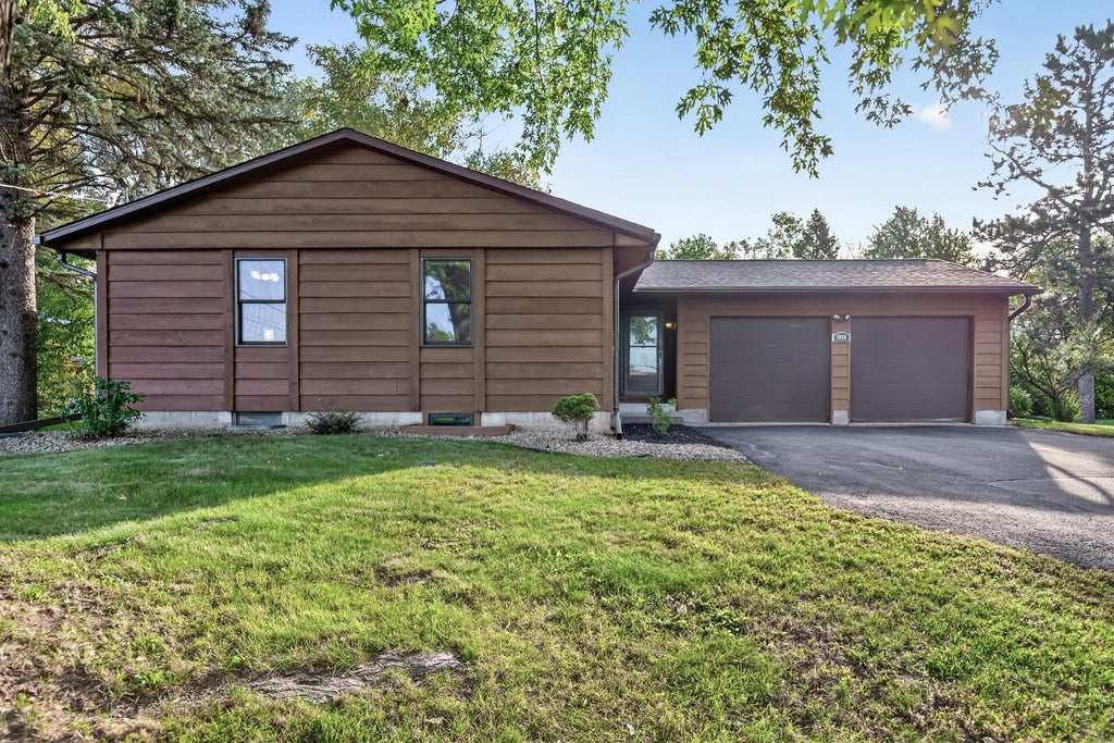 Photo of 1938 Edgerton Street, Maplewood, MN 55117 (MLS # 7155763)