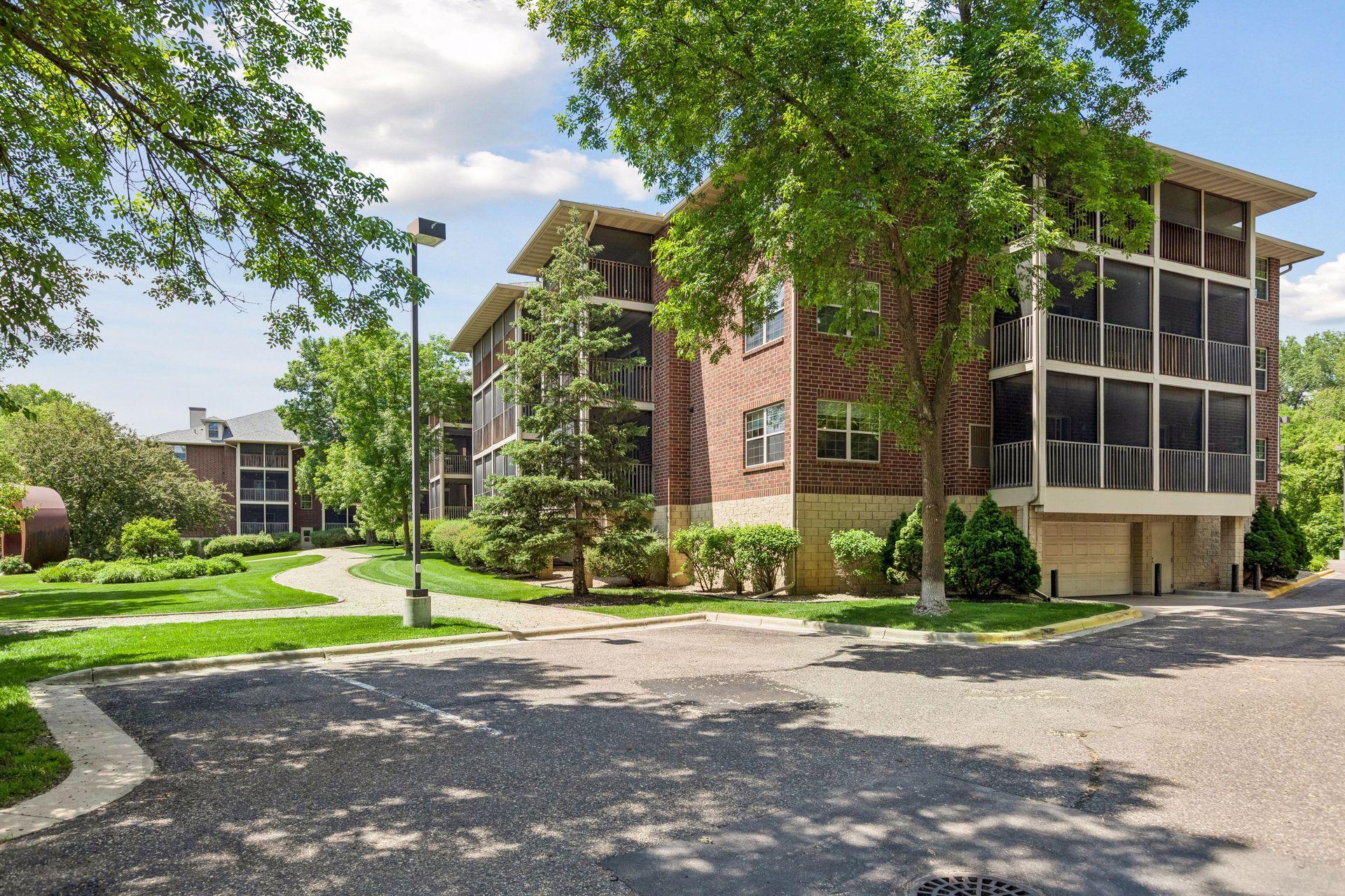 1350 Douglas Drive N 309