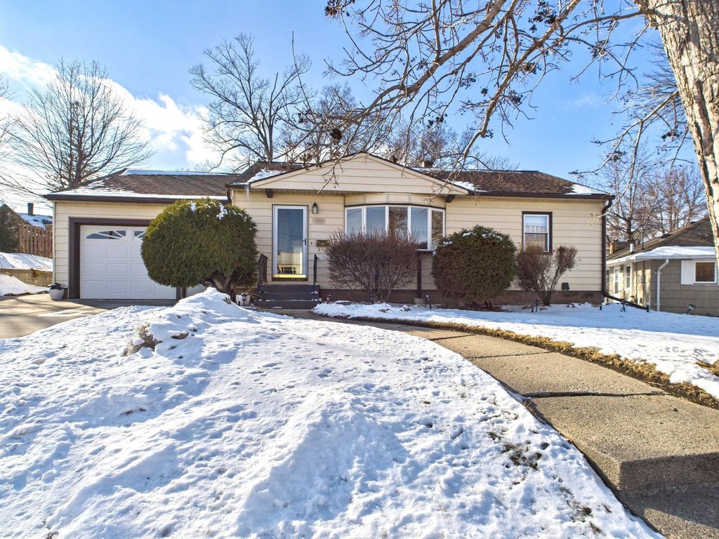 Photo of 406 Franklin Street S, Glenwood, MN 56334 (MLS # 7020085)