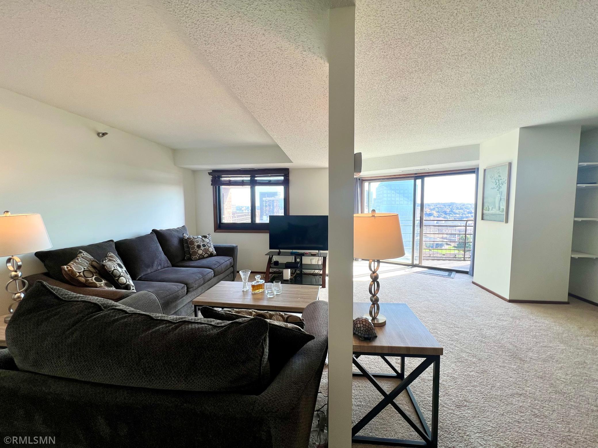 26 10th Street W 1807