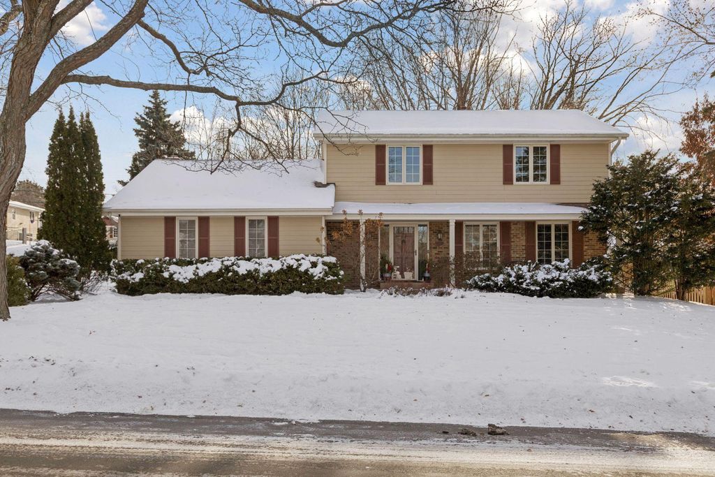 Photo of 622 Maple Park Drive, Mendota Heights, MN 55118 (MLS # 7017142)