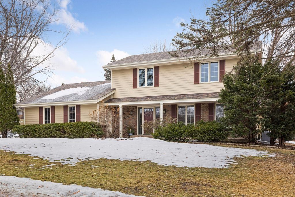 Photo of 622 Maple Park Drive, Mendota Heights, MN 55118 (MLS # 7017142)