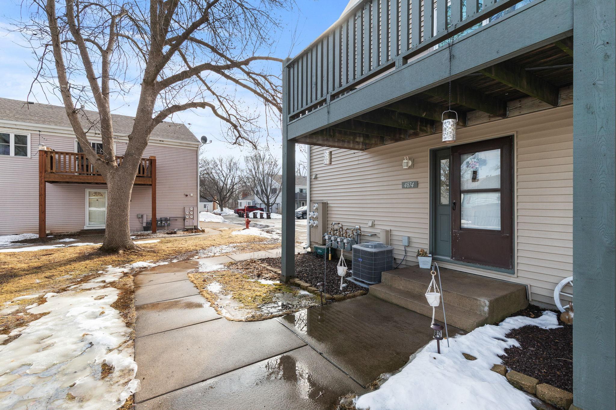 4874 Grenwich Trail N