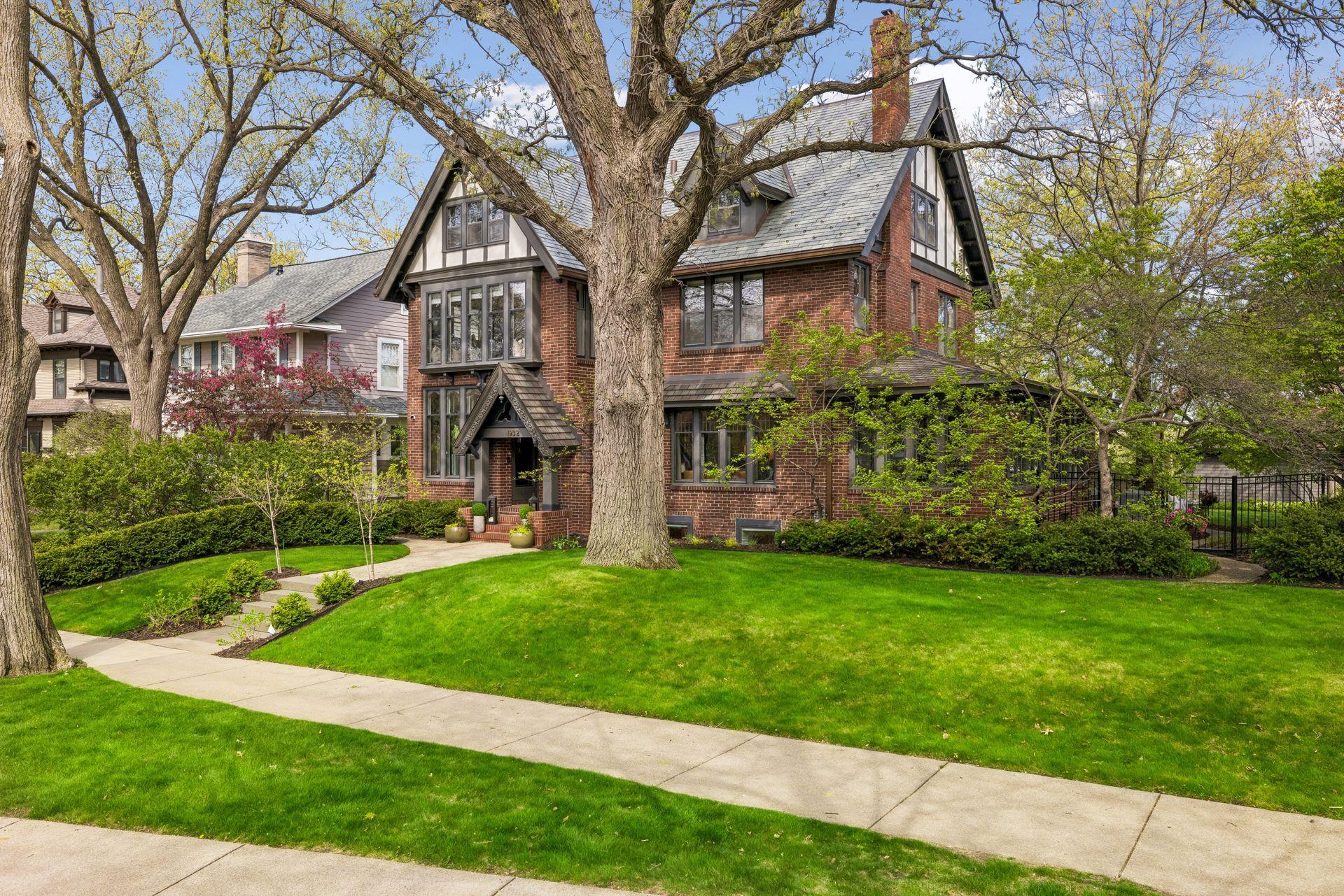 1932 Kenwood Parkway