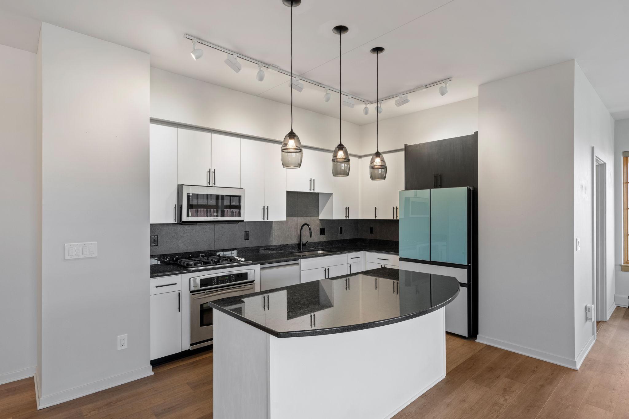 111 4th Avenue N 602
