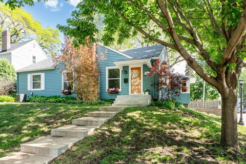 1694 Hillcrest Avenue Saint Paul MN 55116