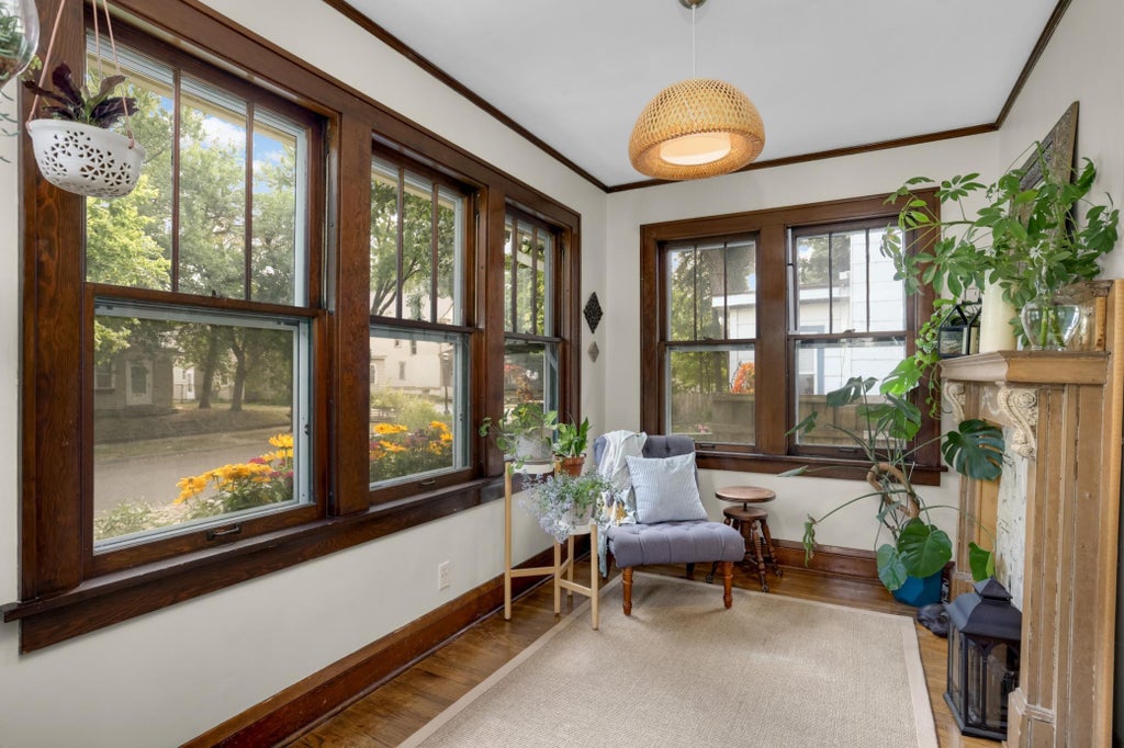 Photo of 877 Howell Street N, Saint Paul, MN 55104 (MLS # 7138787)