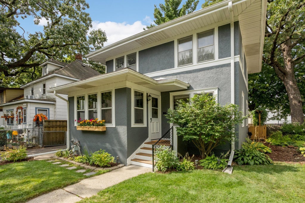 Photo of 877 Howell Street N, Saint Paul, MN 55104 (MLS # 7138787)