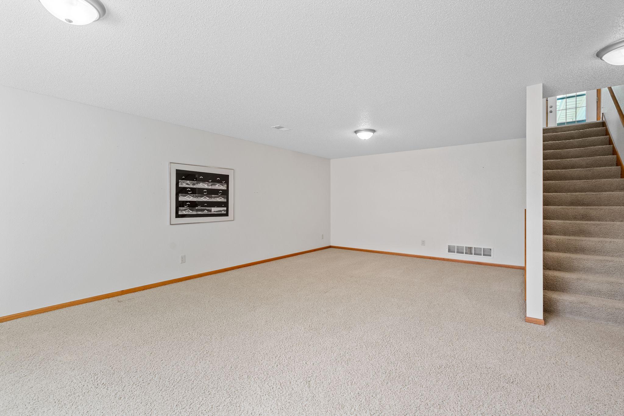 Owatonna, Minnesota 55060, United States, 3 Bedrooms Bedrooms, ,3 BathroomsBathrooms,Residential,Active,177442