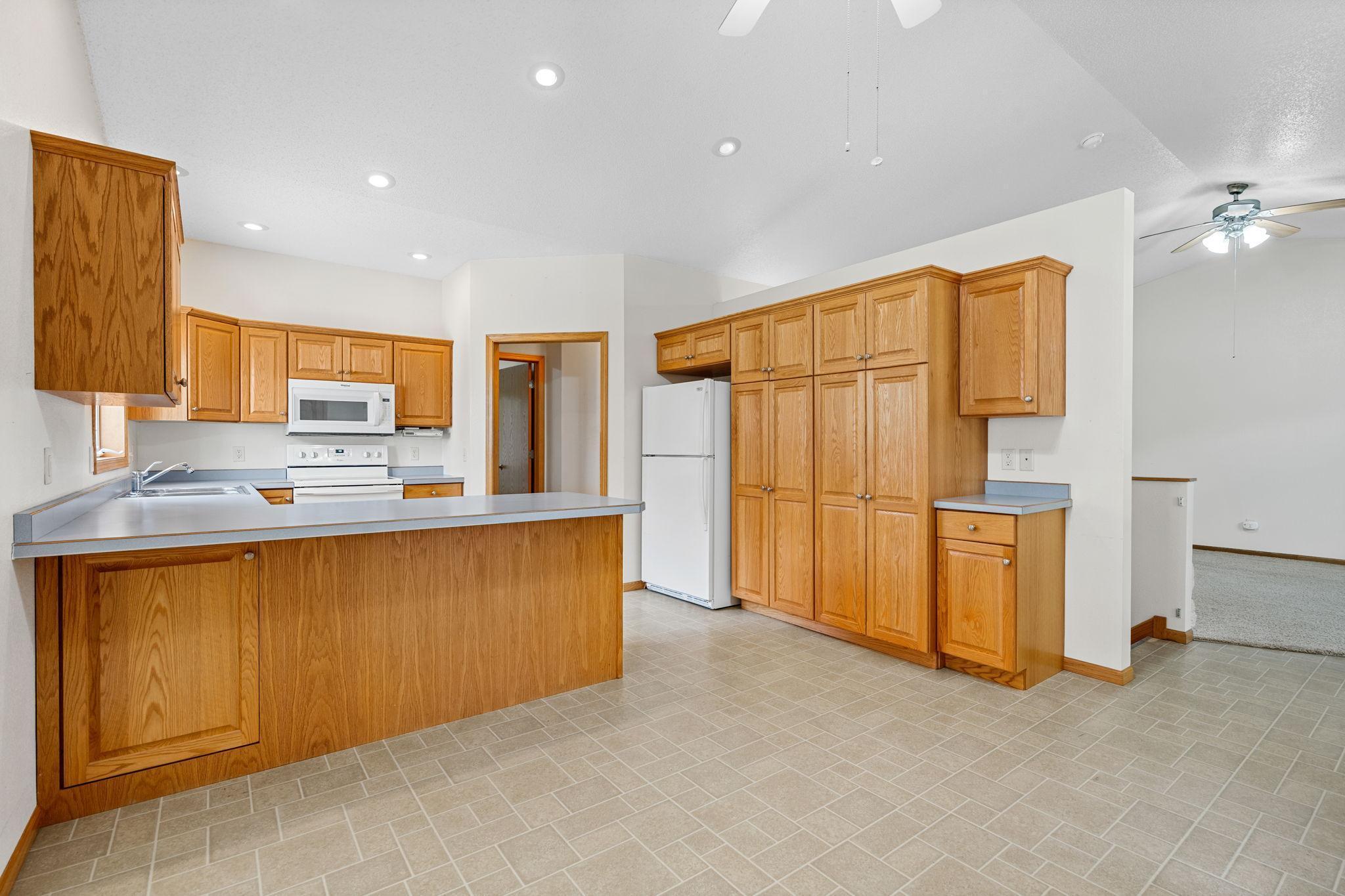 Owatonna, Minnesota 55060, United States, 3 Bedrooms Bedrooms, ,3 BathroomsBathrooms,Residential,Active,177442