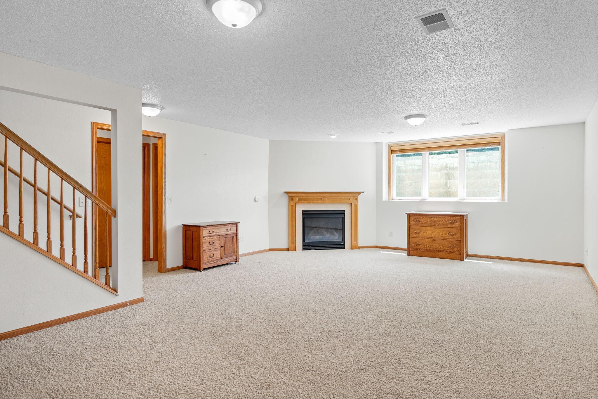 Owatonna, Minnesota 55060, United States, 3 Bedrooms Bedrooms, ,3 BathroomsBathrooms,Residential,Active,177442