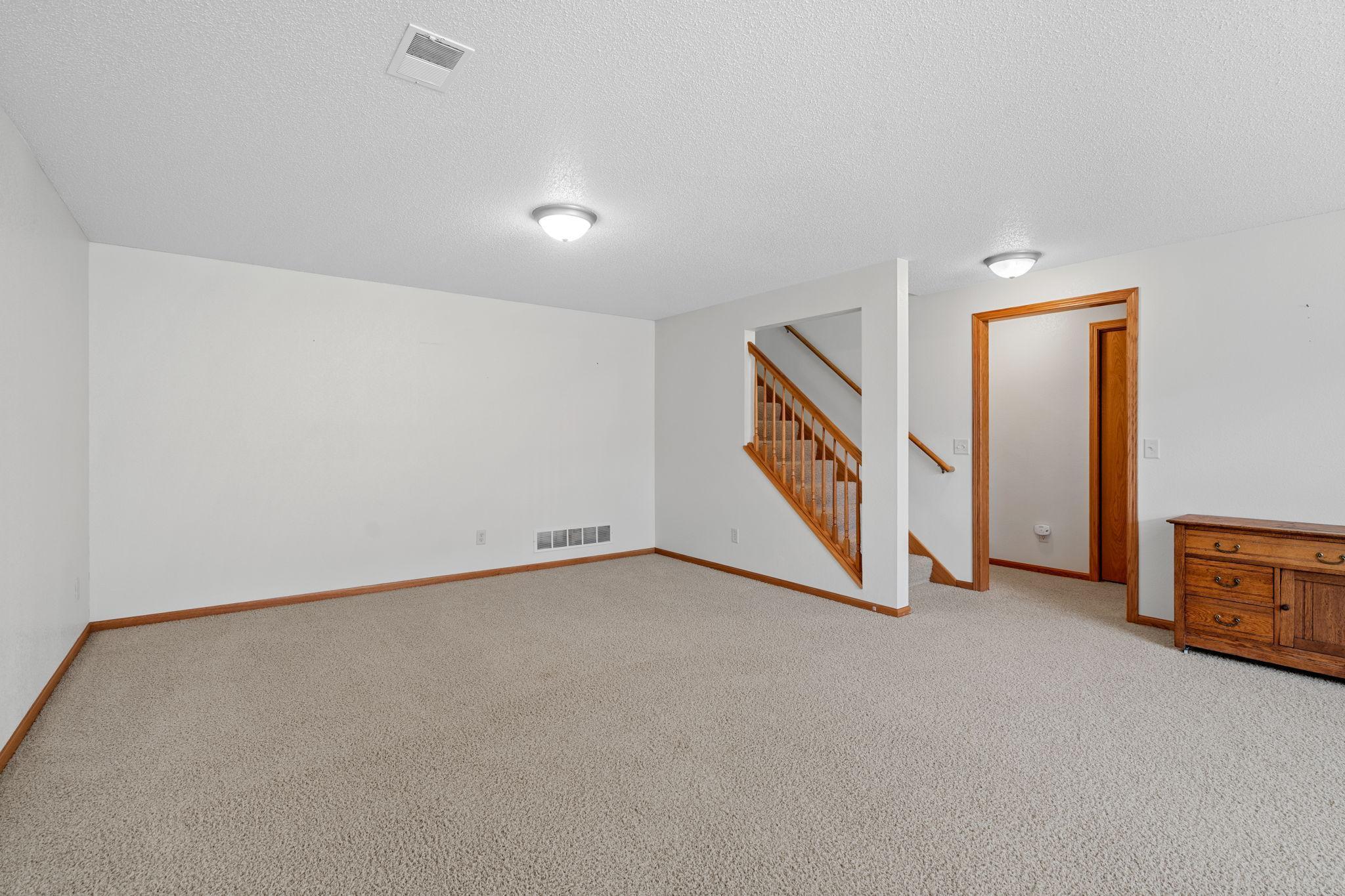 Owatonna, Minnesota 55060, United States, 3 Bedrooms Bedrooms, ,3 BathroomsBathrooms,Residential,Active,177442