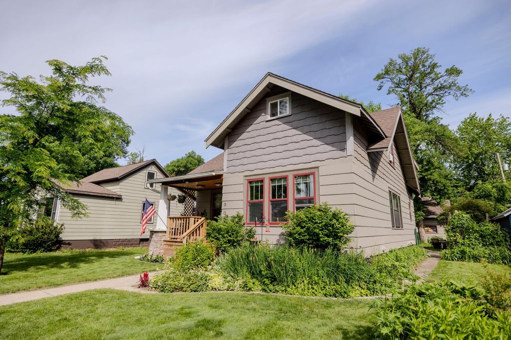 Photo of 308 W 9th Street, Morris, MN 56267 (MLS # 7093994)